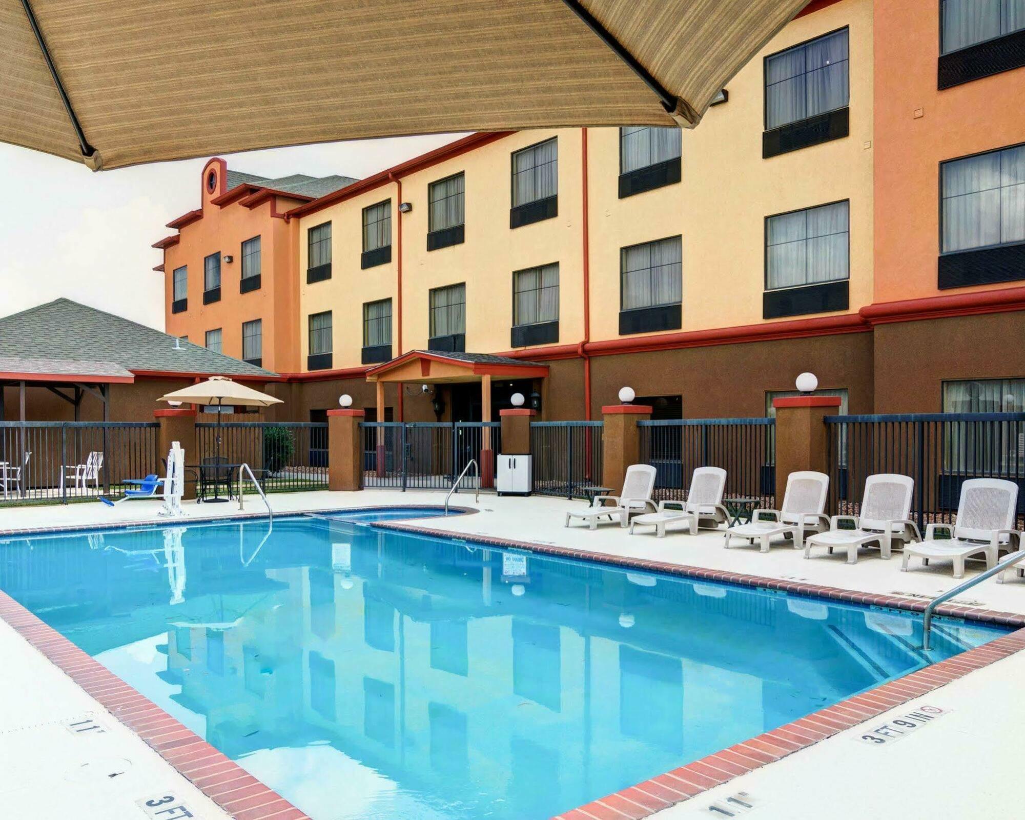 Springwood Suites Houston Iah - Beltway 8 Aldine Exterior photo